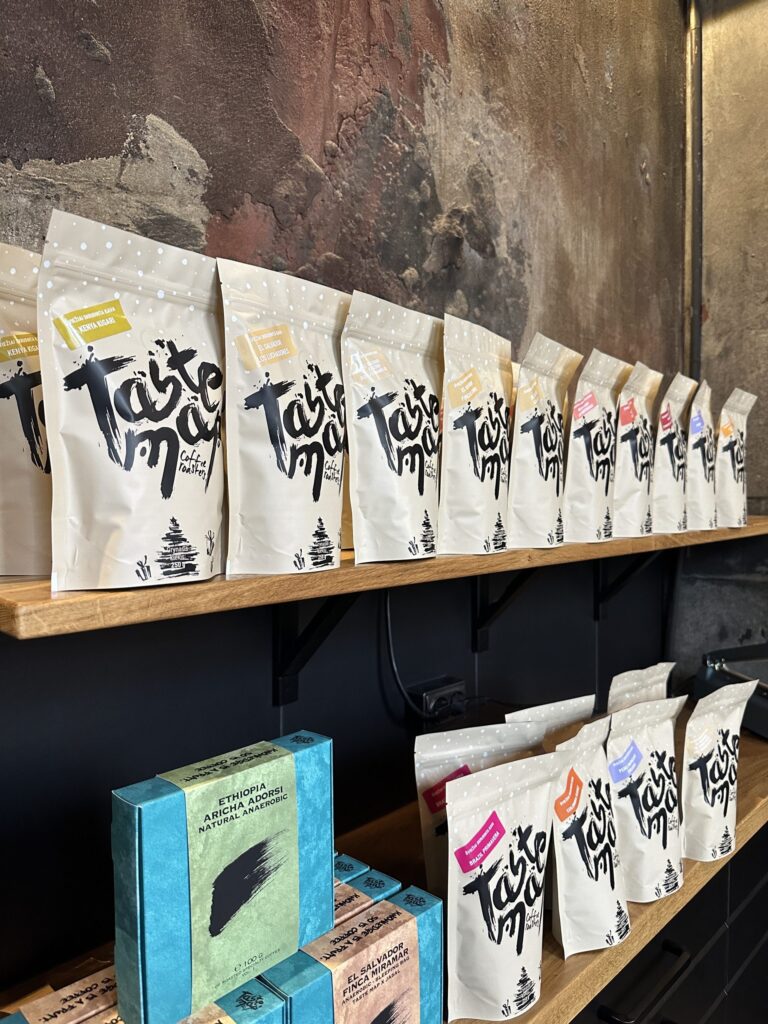 Visos 250 g kavos jau šventinėse pakuotėse